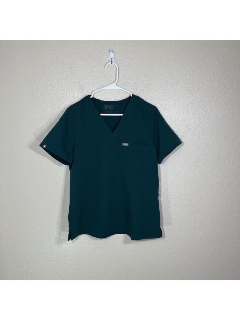 FIGS Catarina Scrub Top Women's Medium Shirt Breast Pocket V Neck Green Nursing